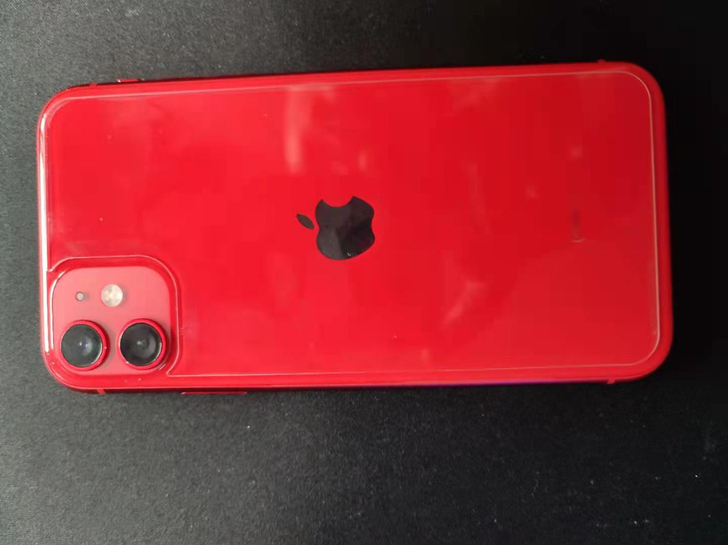 苹果11.国行，64G，红色，手机是老婆自...