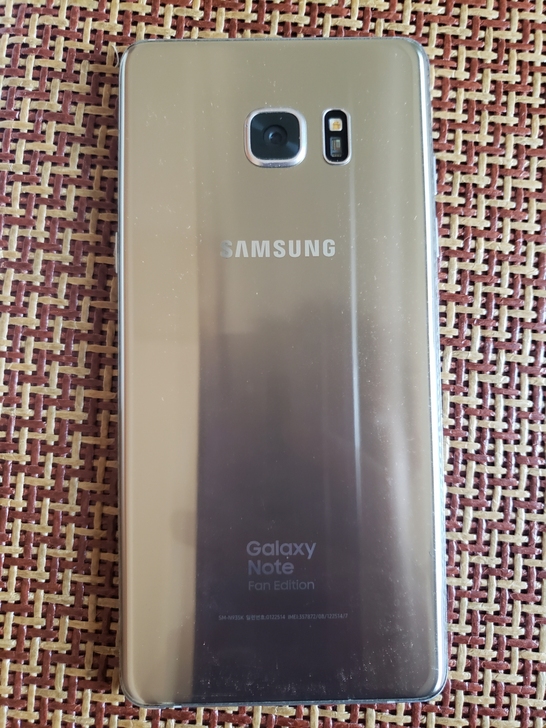 三星note7,notefe,屏幕底下有很...