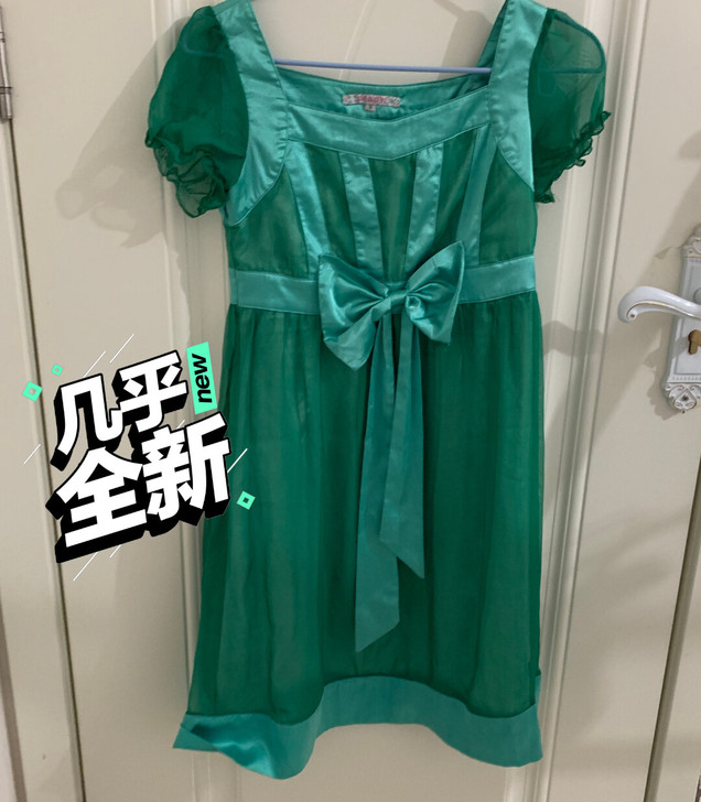 低价出几乎全新连衣裙