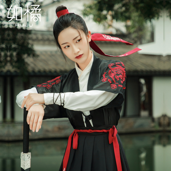 帅气武侠古装 配个马尾更酷！