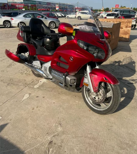 16年金翼，全新车落地，全车原漆，几千公里...