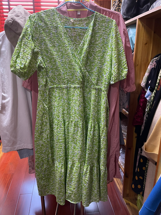 夏季绿色碎花裙