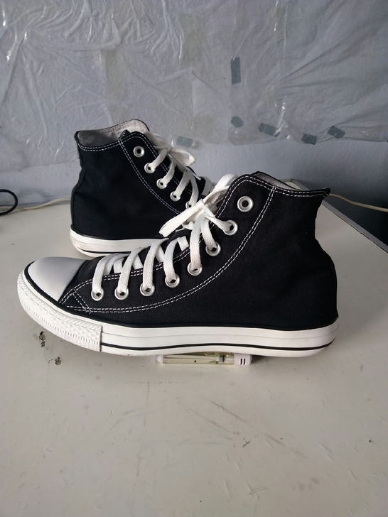 休闲鞋/41码，已清洗，成色如图，实景拍摄...