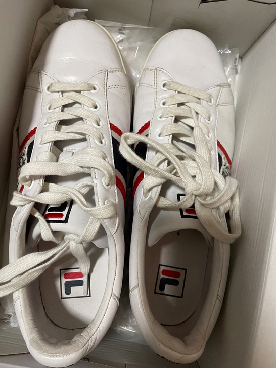 斐乐男女同款 虎头板鞋 1000多买的 拍...