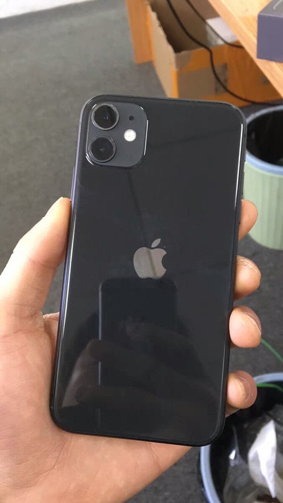 苹果IPhone11  黑色128g。国行...