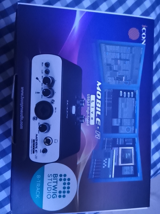 艾肯声卡，九成新，全套，话筒，支架游戏专用...