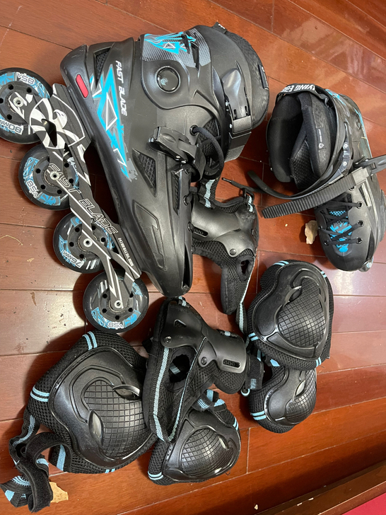 飞鹰轮滑鞋，成人43码。