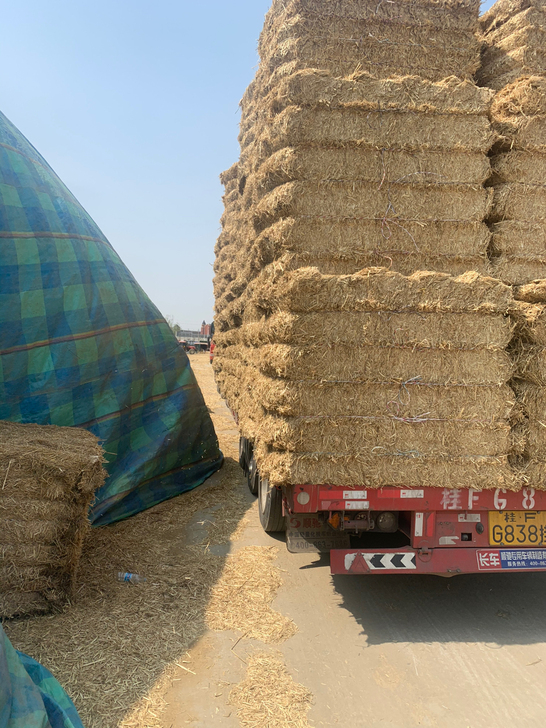 大量销售稻草