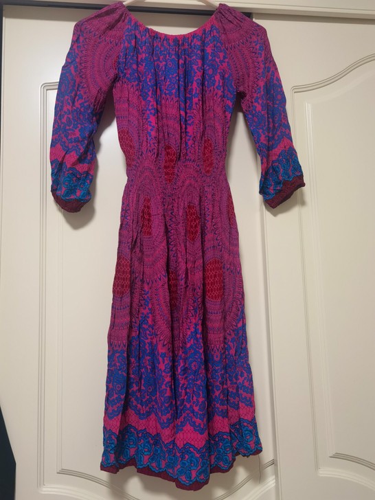 半袖圆领收腰连衣裙长裙