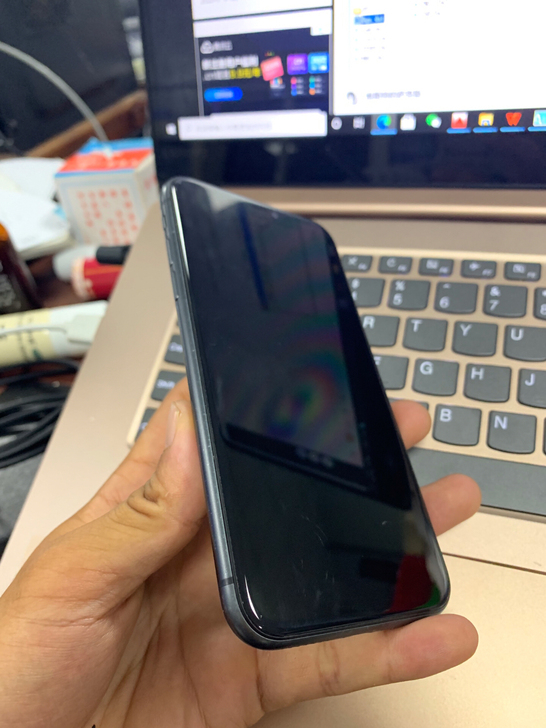 自用苹果11黑色国行64 1999 换过屏...