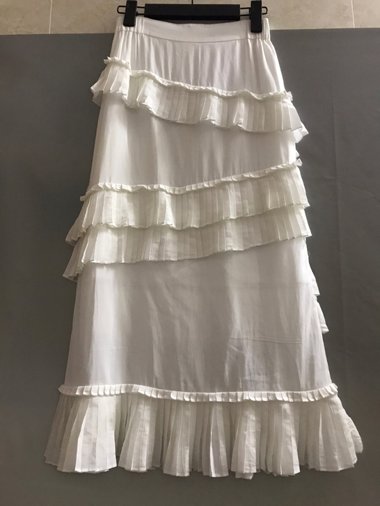 全新不规则蛋糕裙半身长裙，面料很好，上身很...