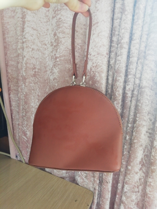 手提包，单肩包两用，没背几次就闲置了，便宜...