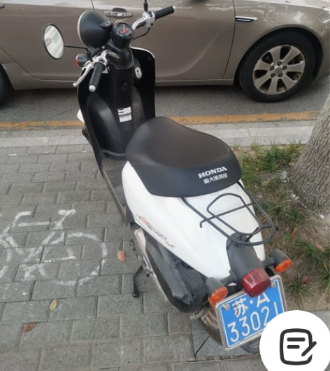 南京大牌摩托车18年新大洲50CC。开的少...