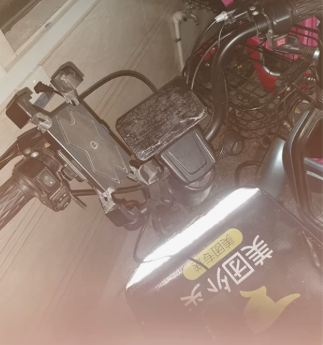 网上买的,充满电能跑25到30公里,锂电池...