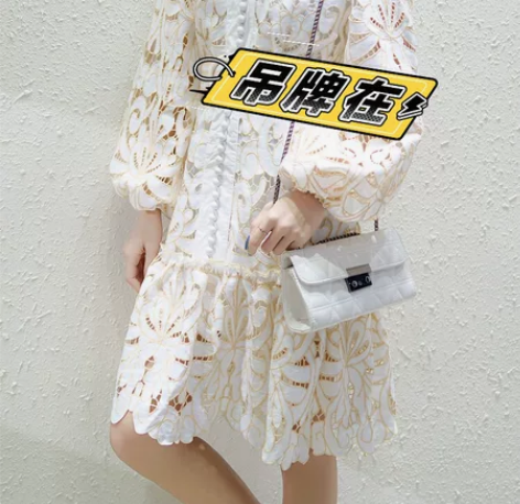 全新，一下买了两件，减肥后穿着肥了好多，穿...