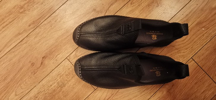 全皮鞋  真皮  全新  尺码250  有...
