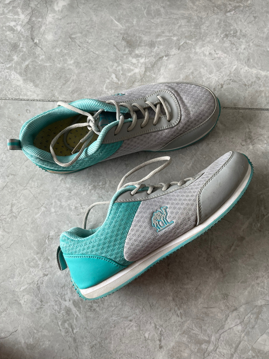 骆驼女运动鞋，39码，买的时候就买大了，本...