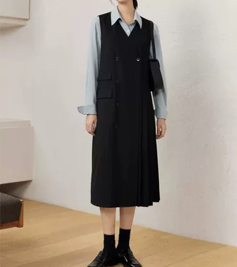 几乎全新黑色气质背带裙女春秋季无袖西装马甲...