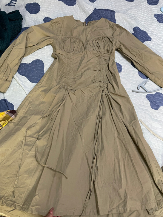 春夏长袖卡其绿连衣裙长裙，万达商场专柜入，...