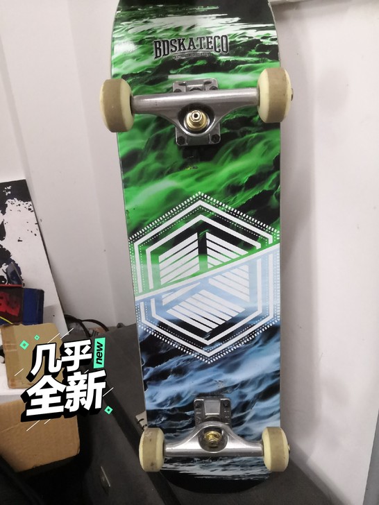 双翘滑板，bdskateco，两年前在板店...