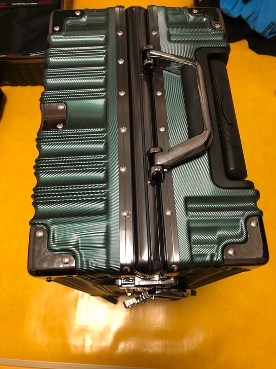 出几个墨绿色的异形框行李箱超级结实26寸的...