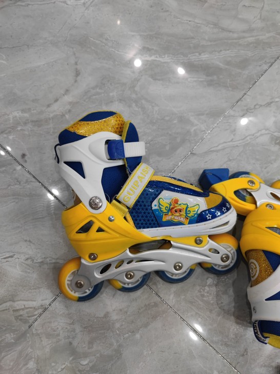 买来没玩过几次就小了，就是包有点脏。