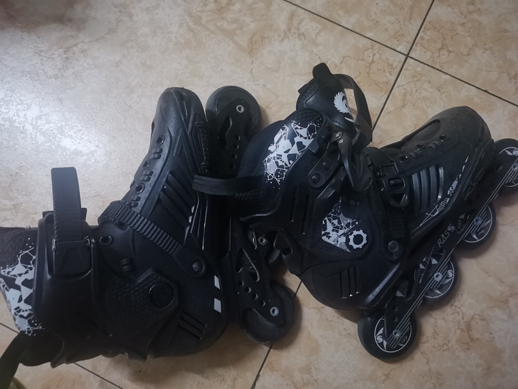 校内轮滑社专用轮滑鞋