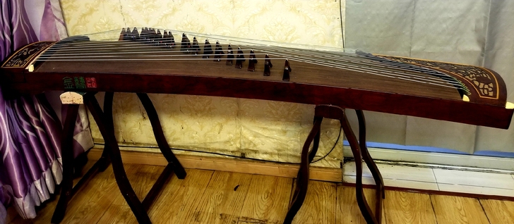 近期搬家，不方便带走，现要转手。古筝完好无...