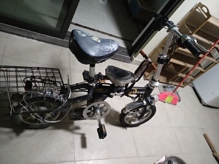 电车电瓶坏了,换个电瓶就能用,原价2700...