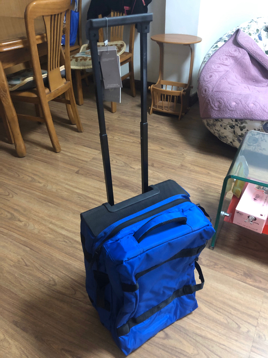 思莱德拉杆箱，原价699，带吊牌.还有黑色...