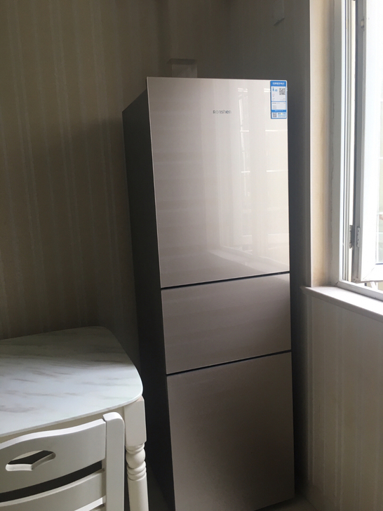 容声冰箱，很新，房子要重新装修，便宜出售，...