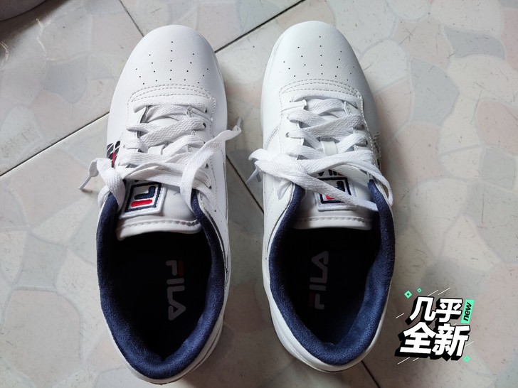 斐乐,男小白鞋,平板鞋。本人穿41码,袜子...
