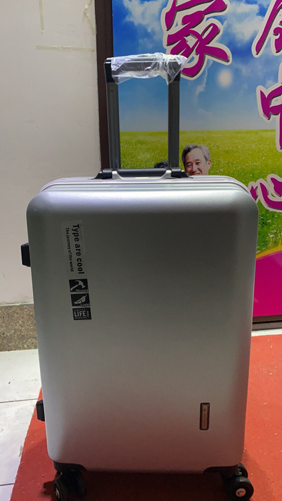 出一个24寸袋鼠铝框旅行箱行李箱拉杆箱万向...