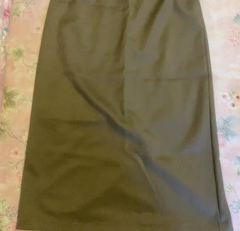 小众品牌A字裙，适合秋冬，西装面料，腰身线...