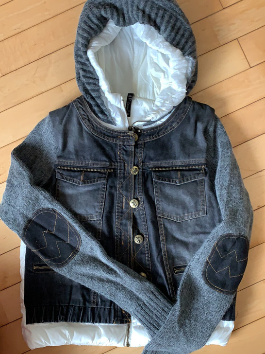 假两件棉毛拼接外套 有轻微放久的痕迹 介意...