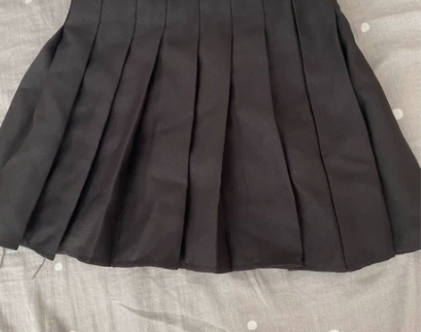 黑色百褶裙带内衬 S码 无穿着痕迹 只穿出...