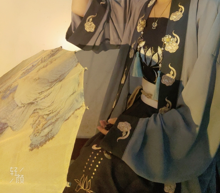 自己混搭的,南阁星河褙子+千韵岗吊带和下裙...