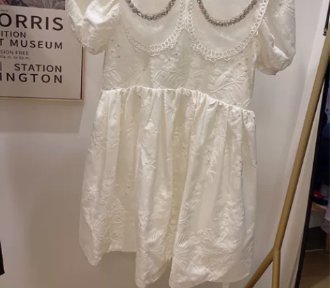 全新 原来五六百买的裙子 质感好的不得了...