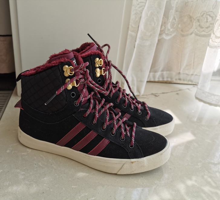 adidas板鞋女式运动休闲鞋，内里加绒