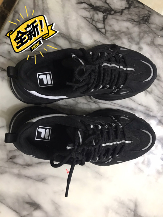 一双全新的斐乐运动鞋,学校准备冬季运动会发...