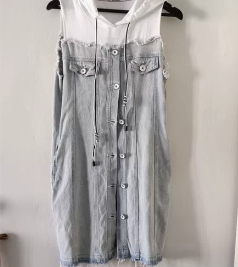 牛仔拼接连衣裙-运动款 衣服99新!上身效...