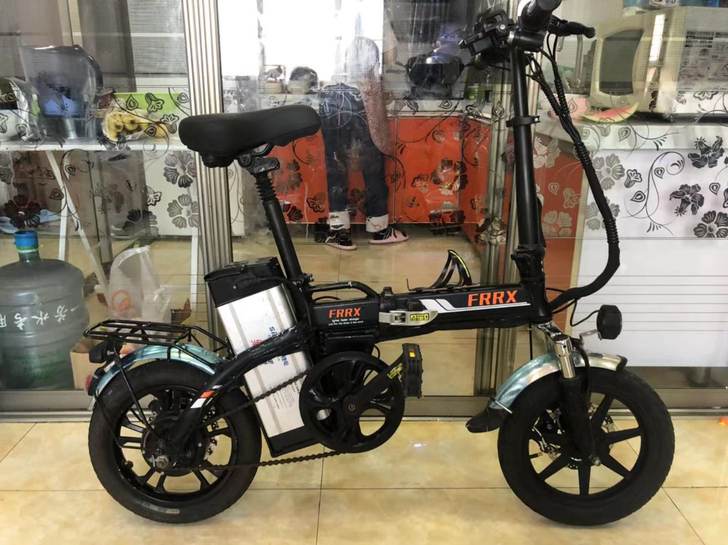 折叠电动车，电池特别好，新村让胡路来回没问...