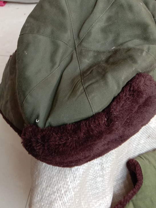 老式的雷锋帽，绿棉帽子，保存完好，无破损，...