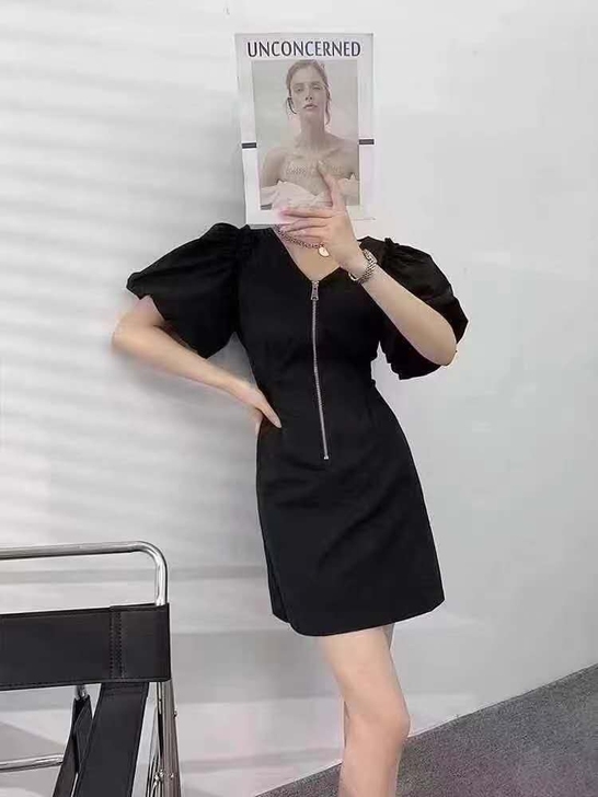 M码显腰身连衣裙