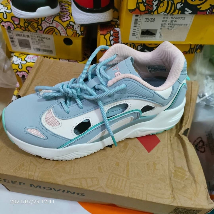 全新正品特步，36/38码。特价出