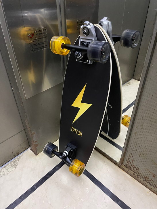 449出一套carver陆地冲浪板，配制是...