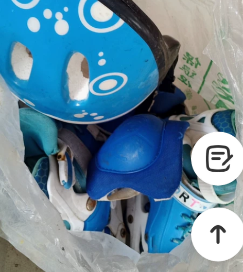 可调大小4-10岁左右可穿,护具齐全。轮滑...