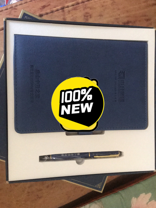 买车的赠品，一个记事本，一支圆珠笔，有包装...