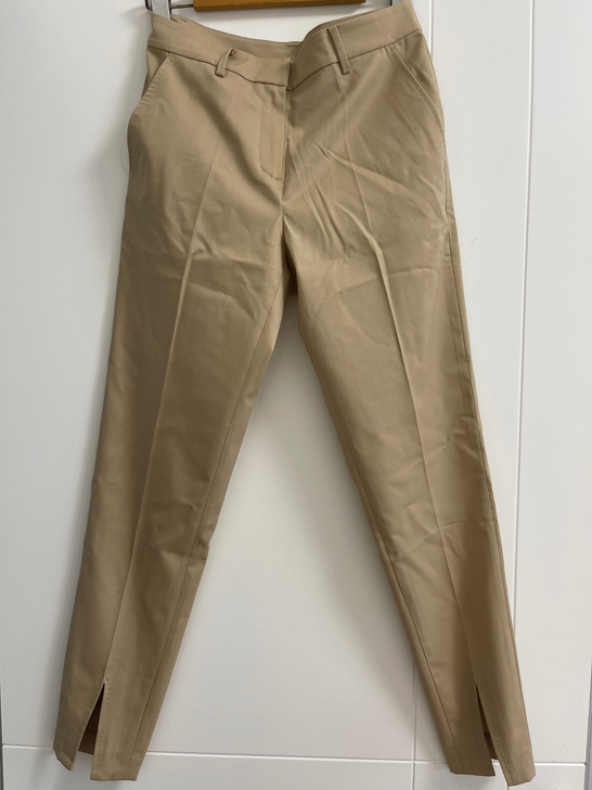 Fila品牌全新正品，女士裤子，尺码：M ...
