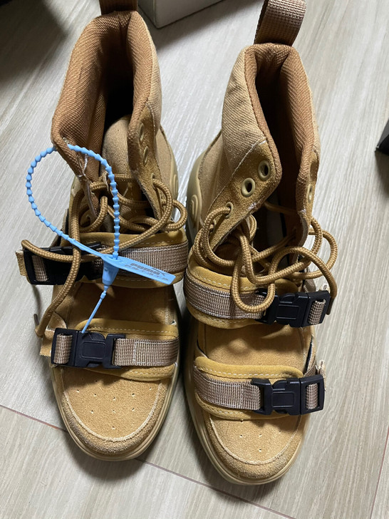 全新高帮真皮休闲鞋，36码标签还没摘，鞋子...